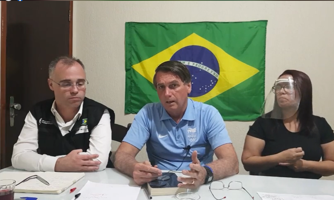 Live feita pelo presidente Jair Bolsonaro nas redes sociais