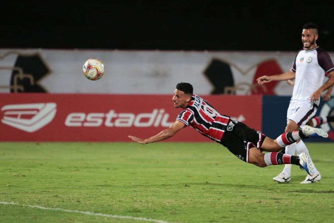 Mayco Félix fez dois gols na partida contra o Jacuipense