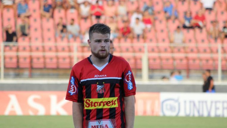 Marcos Serrato com a camisa do Ituano