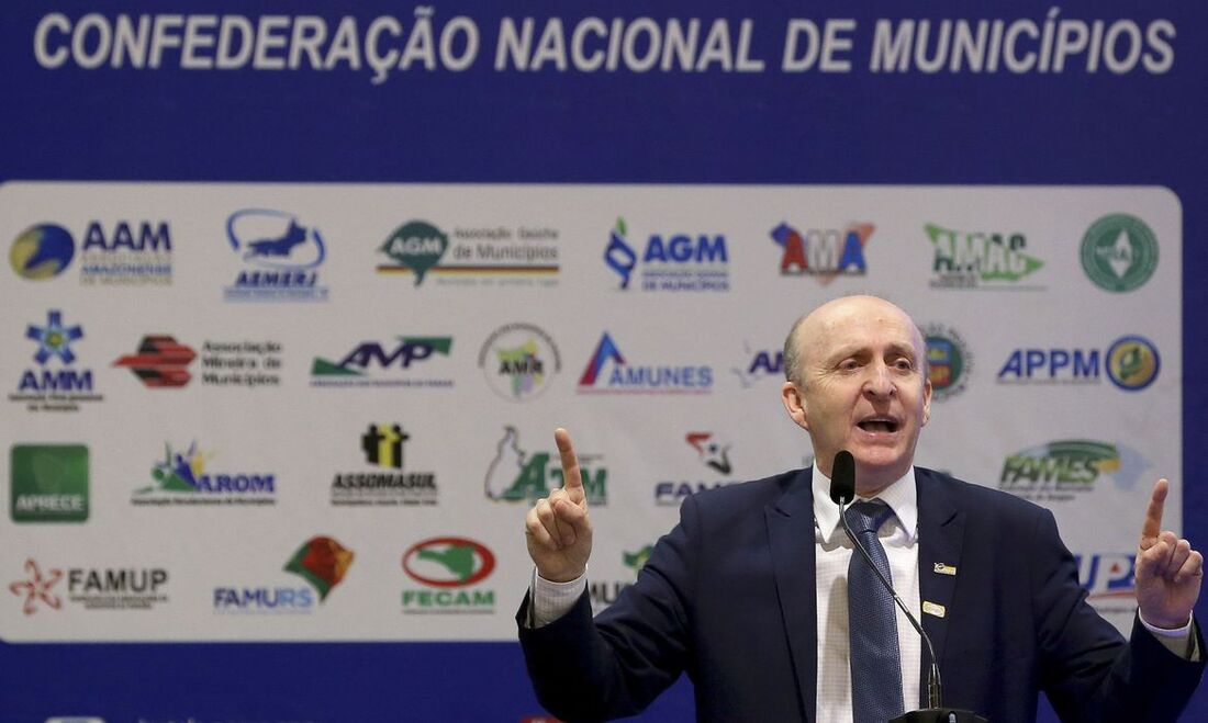 Glademir Aroldi, presidente da CNM (Confederação Nacional dos Municípios), que representa também as prefeituras menores, disse que o Brasil precisa de uma reforma ampla