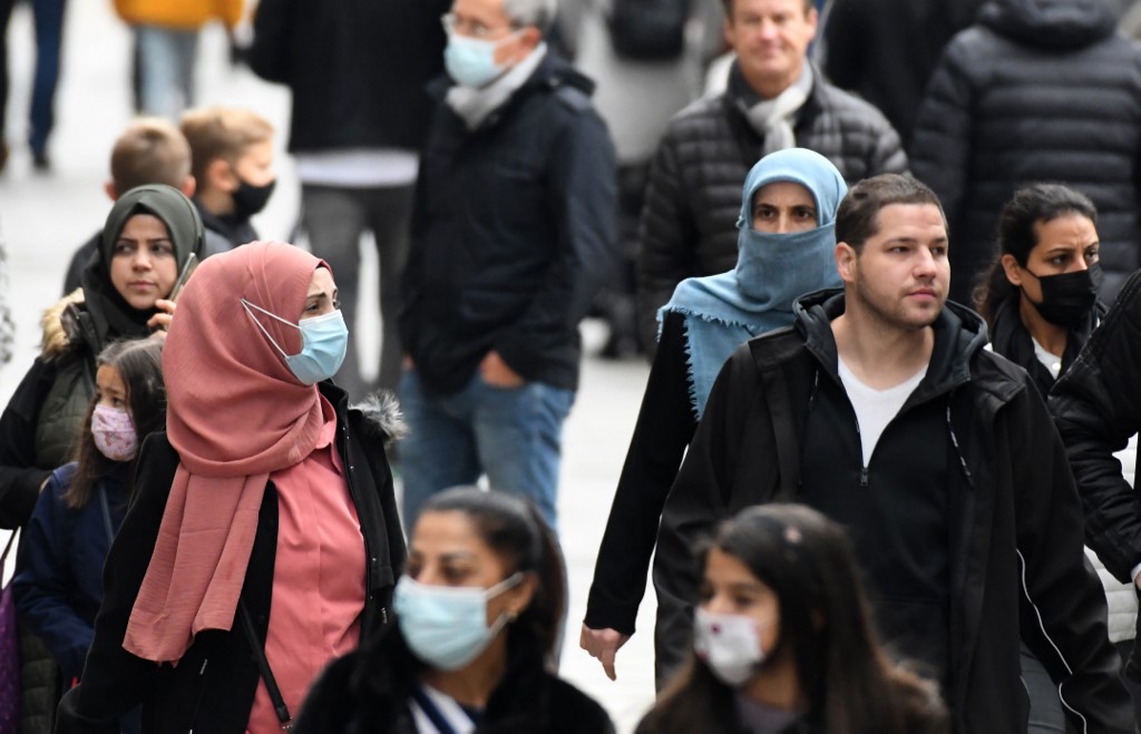 Pessoas circulam na cidade de Dortmund, na Alemanha