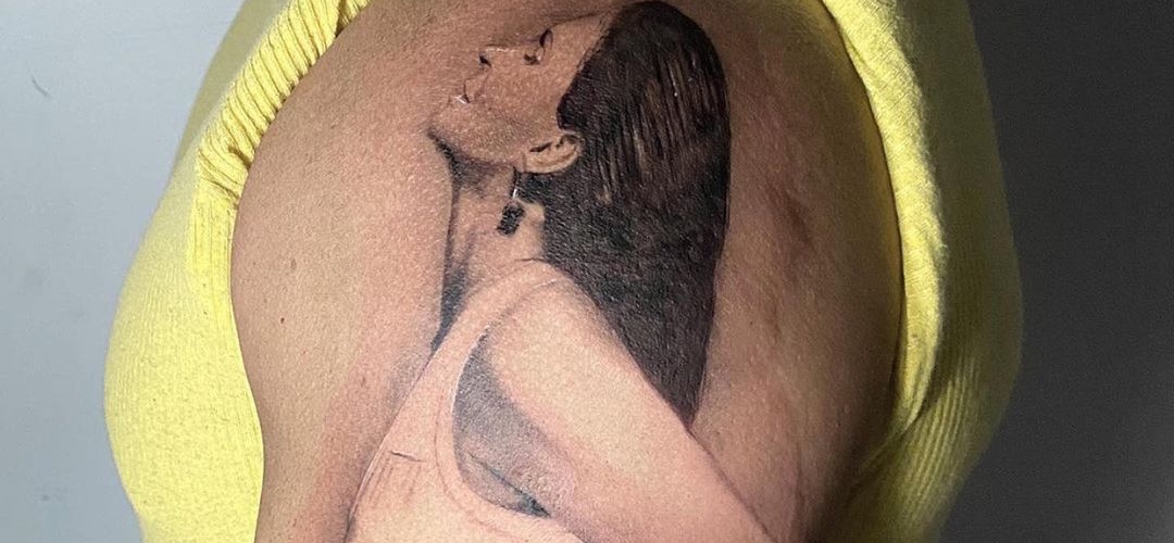 Tatuagem foi feita para celebrar aniversário de um mês de casamento