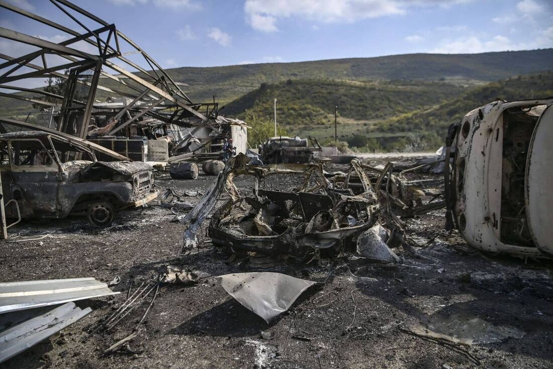 Veículos destruídos na região de Nagorno-Karabakh