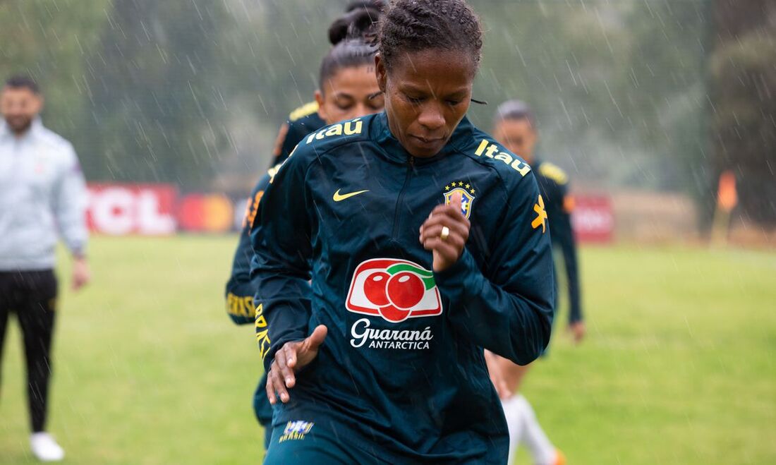 A jogadora Formiga em treino da seleção