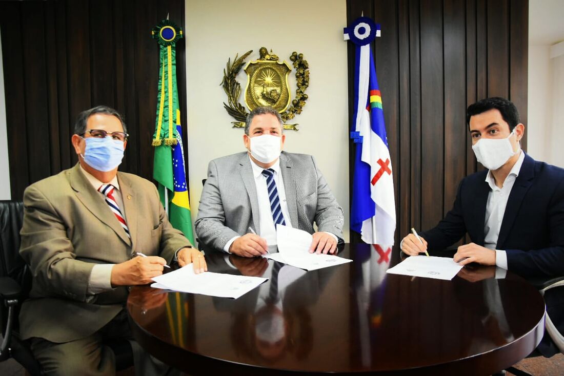 Acordo foi firmado ontem com a presença de Fernando Cerqueira, Eriberto Medeiros e Clodoaldo Magalhães