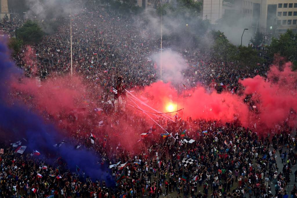 Protestos em Assunção incluiram igreja incendiada