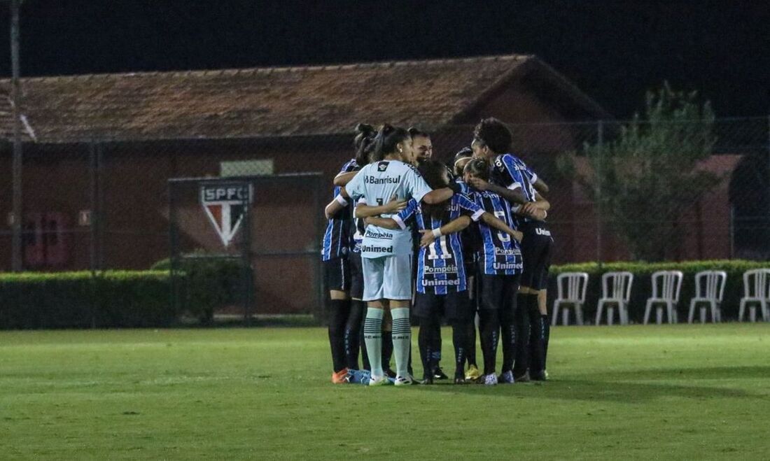 Mesmo sem sair do placar de igualdade com o São Paulo, Grêmio garantiu vaga nas quartas do Brasileirão