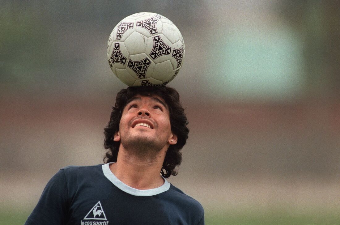 Imprensa exalta Maradona, um ícone entre o gênio e o pecado