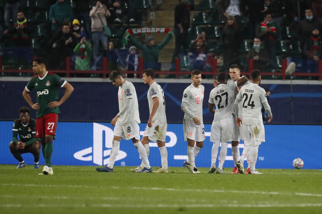 Jogadores do Bayern comemoram gol de Goretzka