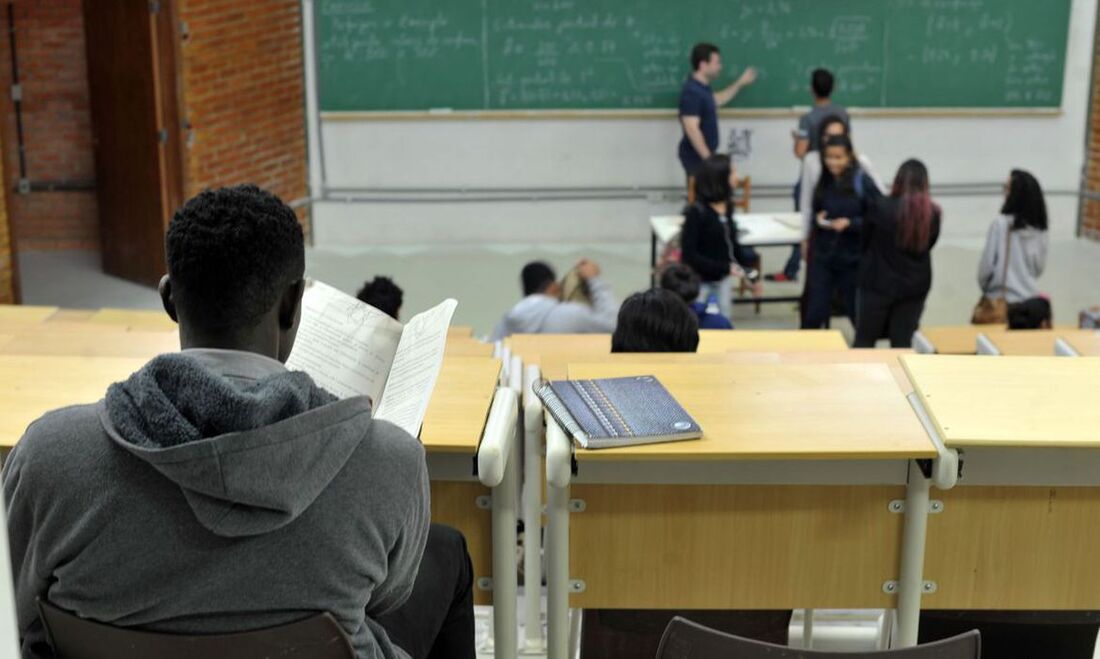 A ação é voltada para quem deseja concluir o Ensino Fundamental e obter certificado profissionalizante