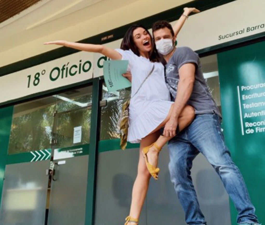 A atriz Talita Younan e  João Gomez