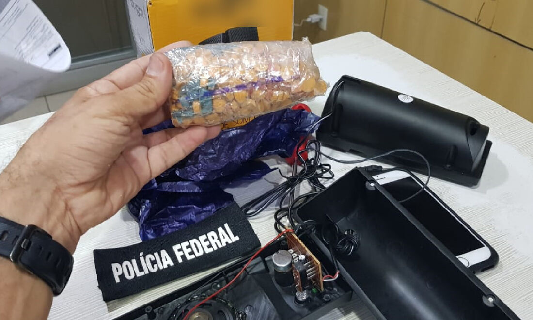 Droga foi encontrada em caixas de som