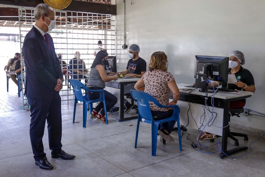 Fred Amancio no Centro de Testagem para Covid-19 dedicado a trabalhadores da educação e seus contactantes