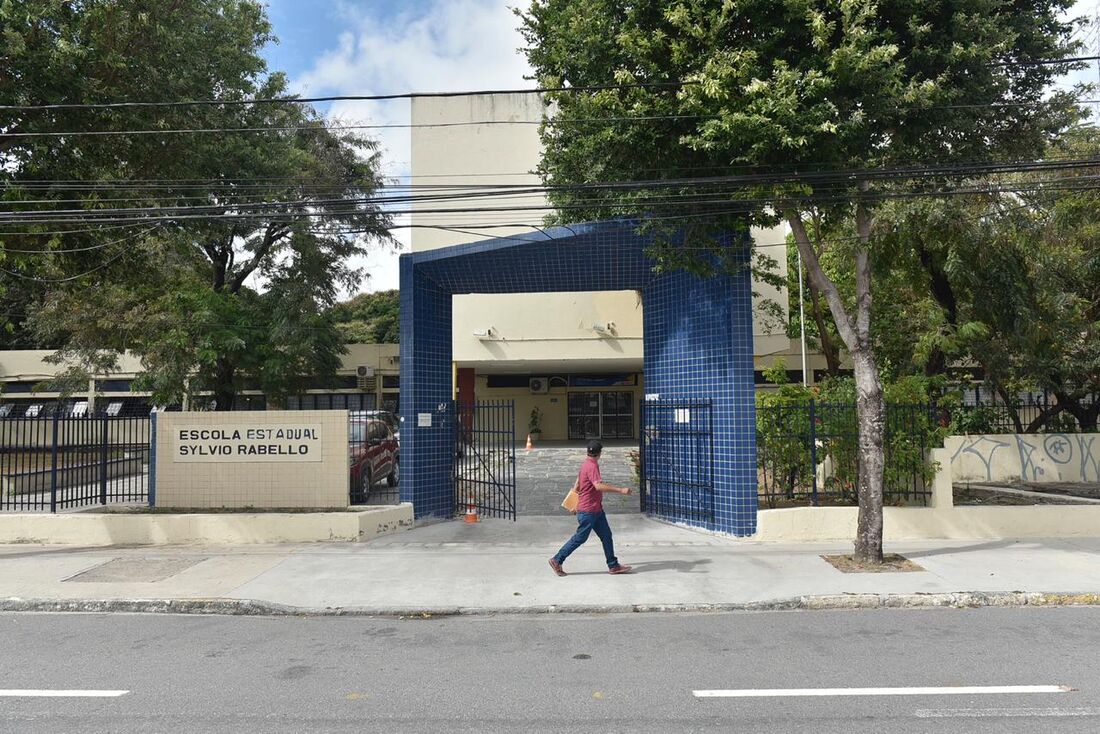 Escola Estadual Sylvio Rabello, localizada na avenida Mário Melo