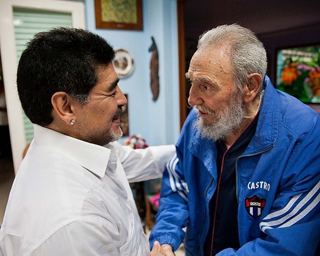 Maradona ao lado de Fidel Castro