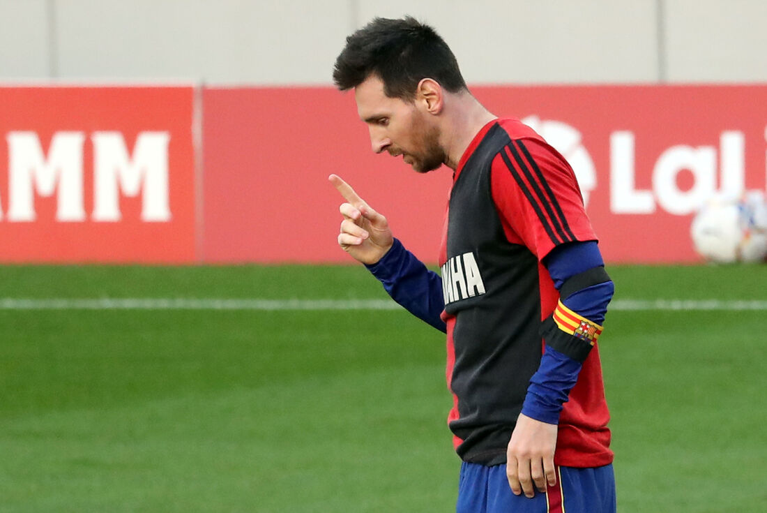 Lionel Messi homenageando Maradona