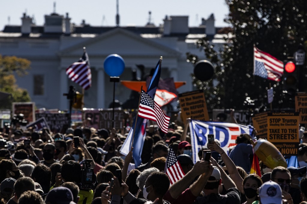 Milhares de pessoas tomam as ruas em Washington, nos EUA