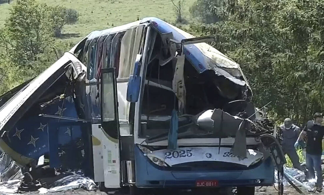 Acidente na rodovia Alfredo de Oliveira Carvalho, entre Taquarituba e Taguaí