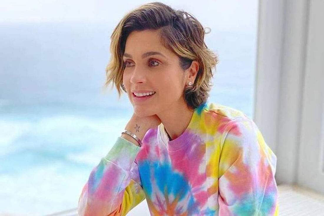 Flávia Alessandra usa conjunto com estampa tie dye