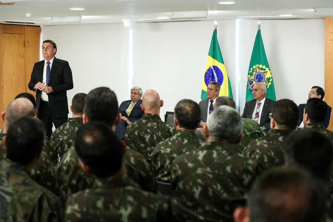 Bolsonaro em encontro com estudantes do curso de Política Estratégia e Alta Administração do Exército