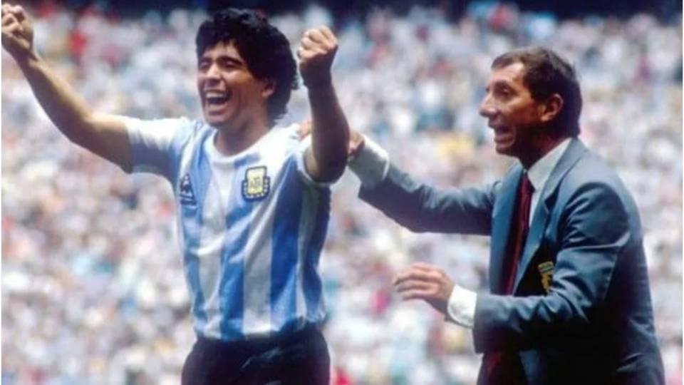 Maradona ao lado de Carlos Bilardo, na Copa de 1986