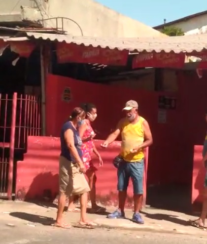 Distribuição de santinhos neste domingo (15), dia de votação