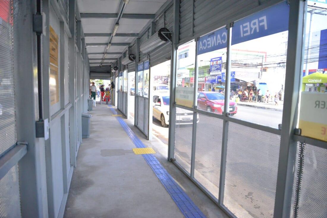 A estação Frei Caneca circula no sentido cidade/subúrbio da Avenida Doutor Belmino Correia