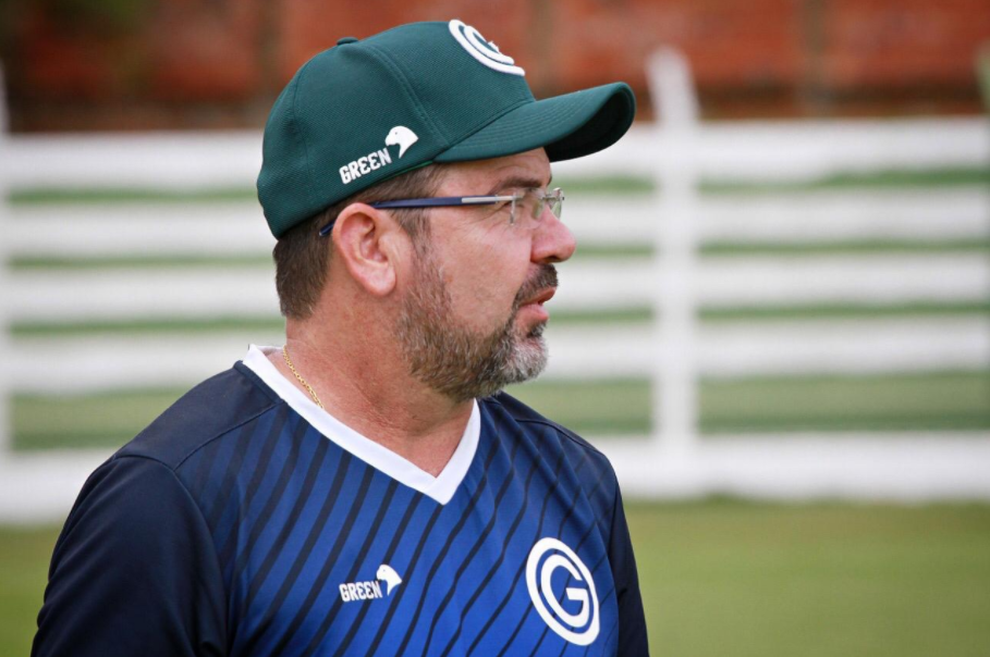 Ederson Moreira foi o terceiro técnico a passar pelo Goiás na temporada