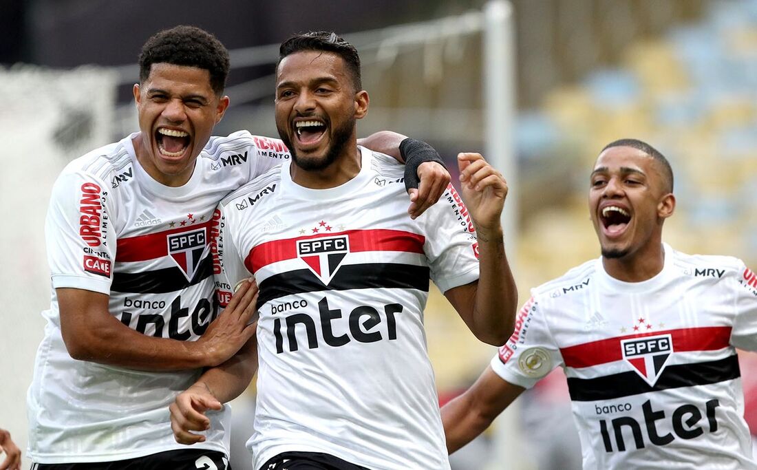 São Paulo comemora vitória diante do Flamengo