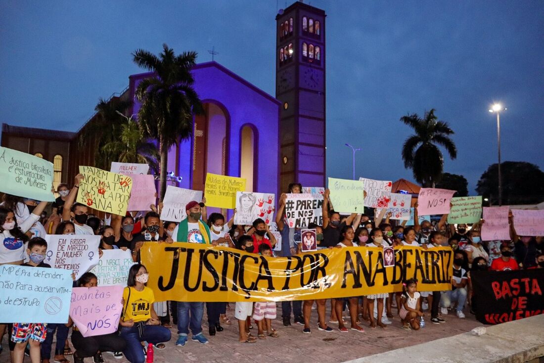 Indígenas da tribo sateré-mawe organizaram um ato cobrando por justiça no caso de Ana Beatriz