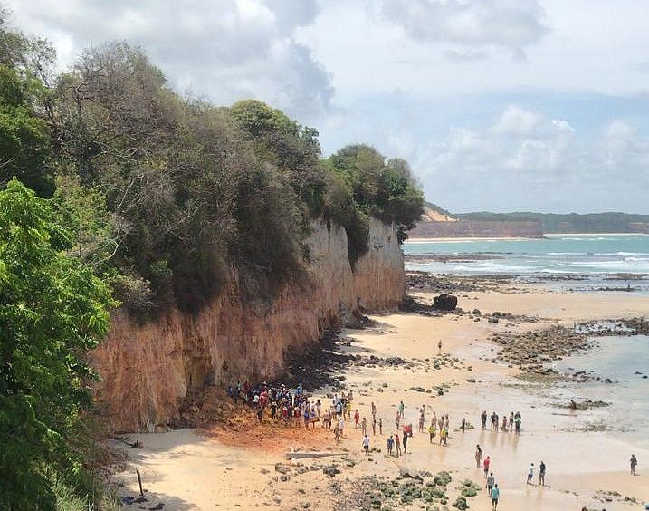 Desabamento da formação rochosa ocorreu no fim da manhã