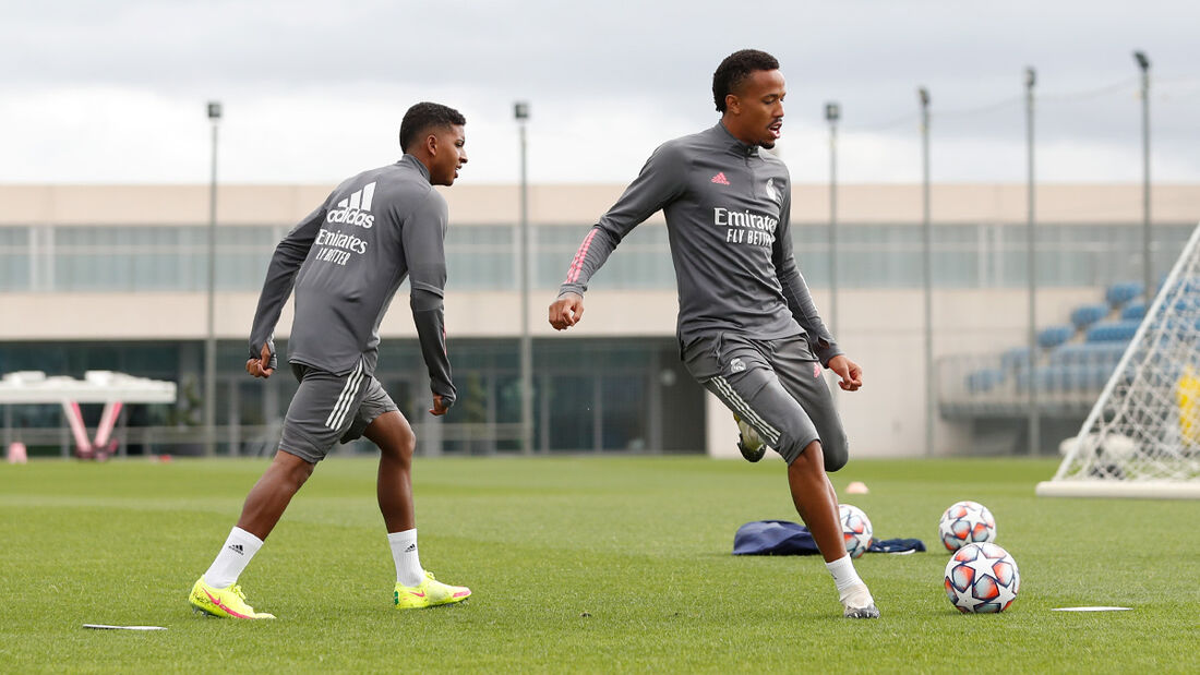 MIlitão (dir) durante treino do Real Madrid