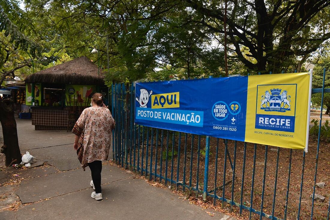 Posto volante de vacinação da Prefeitura do Recife