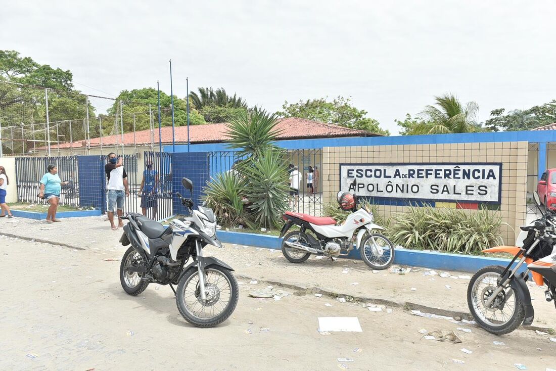 Votação na Escola de Referência Apolônio Sales, no Ibura