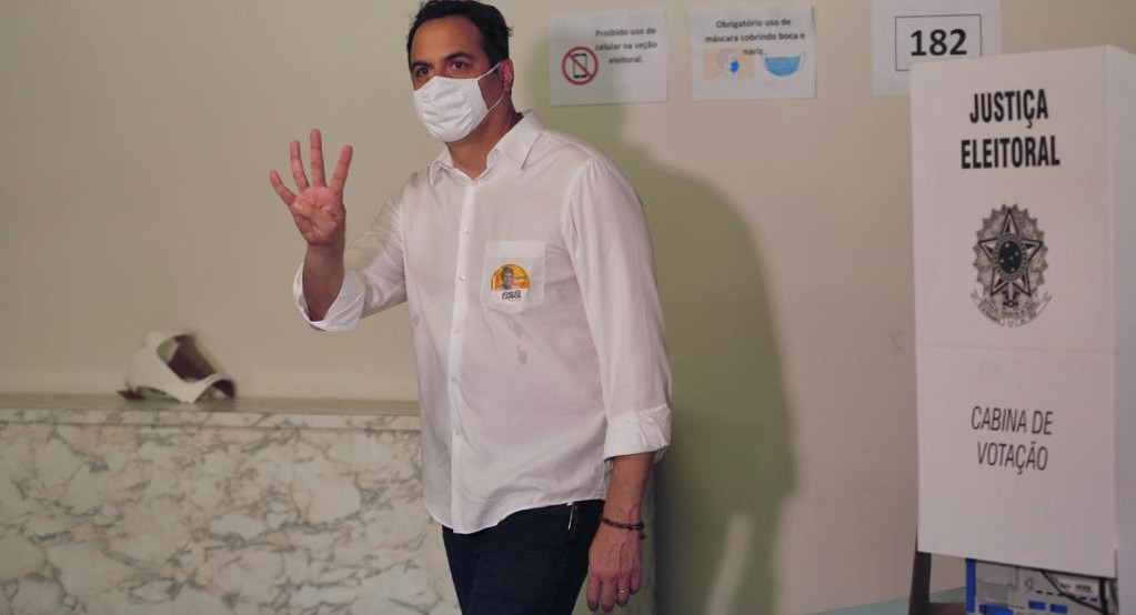 Governador de Pernambuco votou por volta das 13h, na Fundação Cecosne