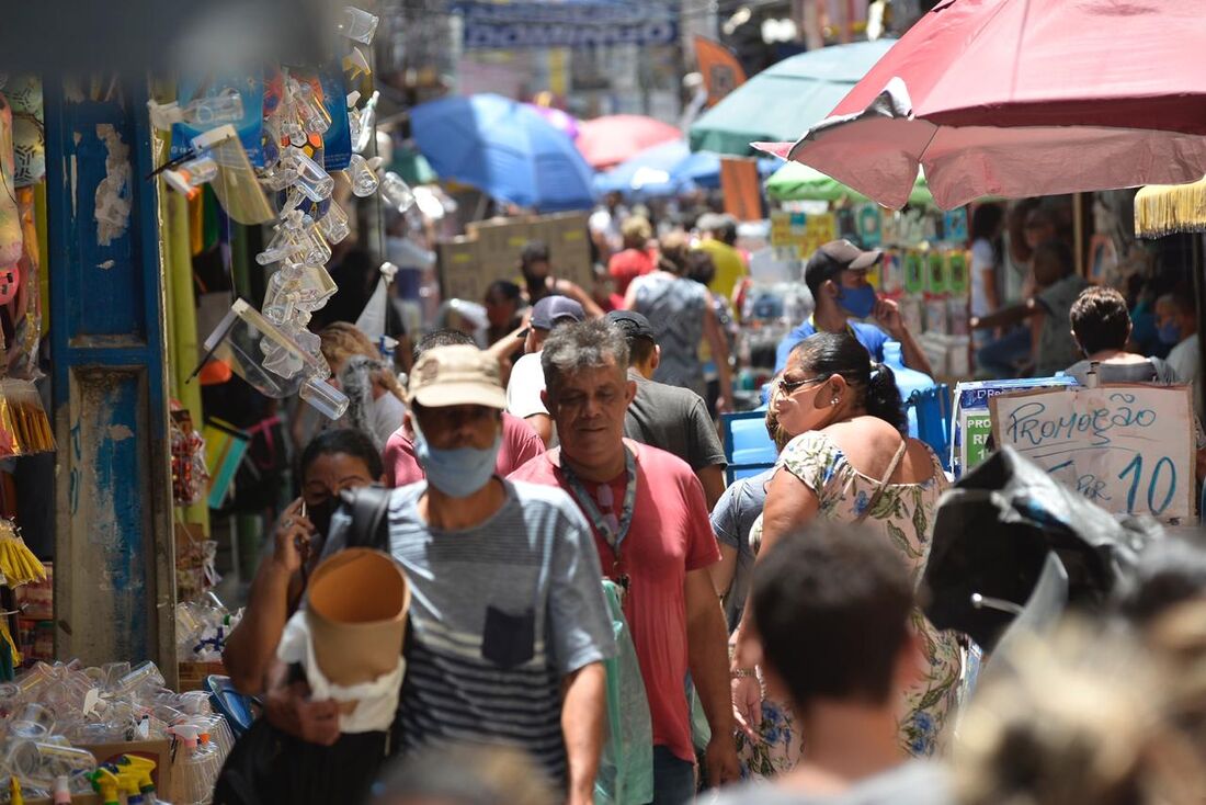 Movimentação do comércio no Centro do Recife