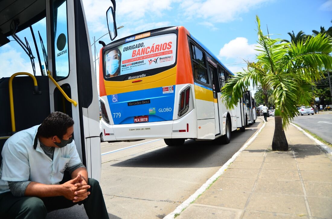 Audiência entre rodoviários e empresários será determinante para manutenção ou não de greve