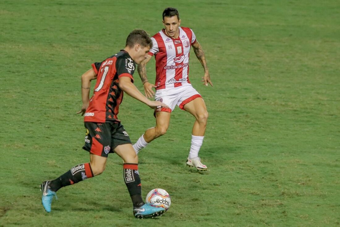 Náutico x Vitória, em jogo válido pela 23ª rodada da Série B, nos Aflitos