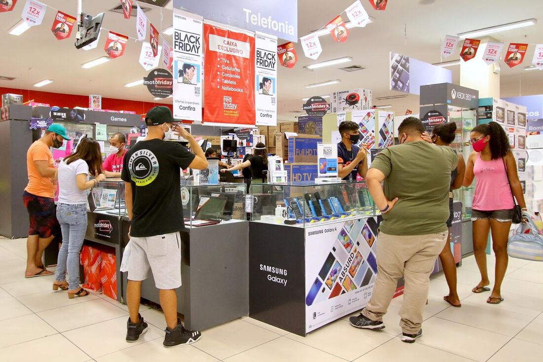 Movimentação da Black Friday (2020) em shopping no Recife