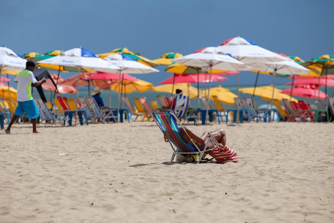 Praia de Boa Viagem neste domingo de 2º turno de eleição