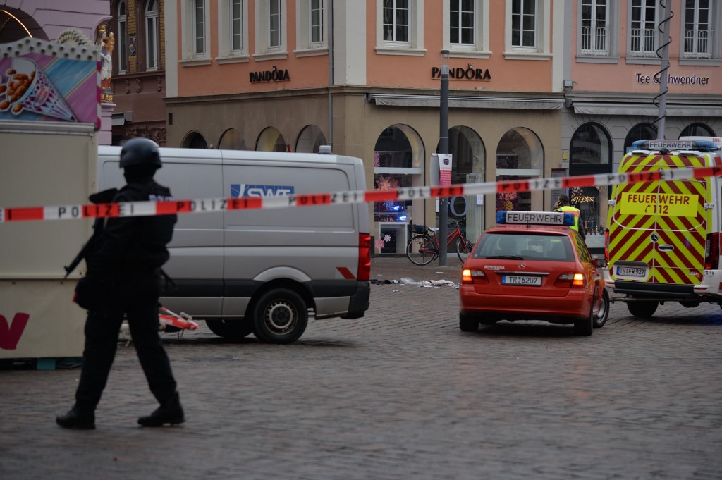 Cerco policial no local do ataque