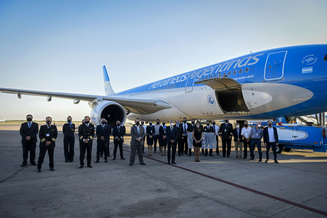 Vacina Sputnik V chegou a Buenos Aires procedente da Rússia