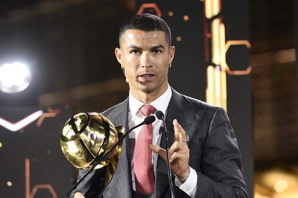 Cristiano Ronaldo recebe premiação