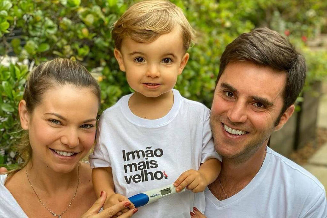 Milena Toscano e o marido Pedro Ozores com o filho primogênito, João Pedro.