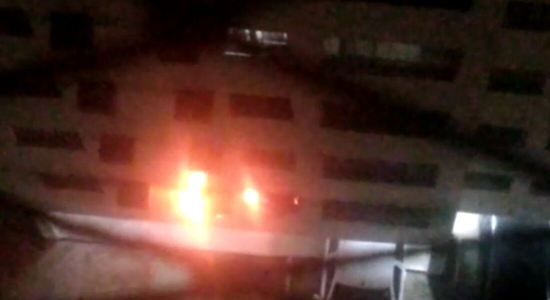 O incêndio foi registrado por uma das moradoras do condomínio