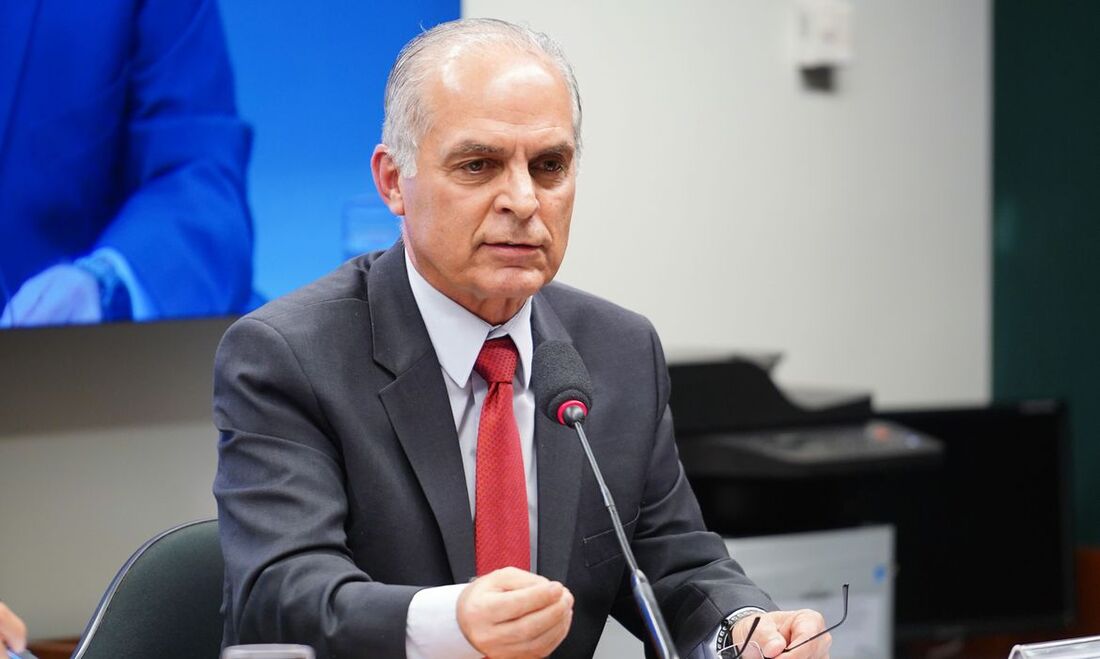 O almirante Rodolfo Henrique de Saboia