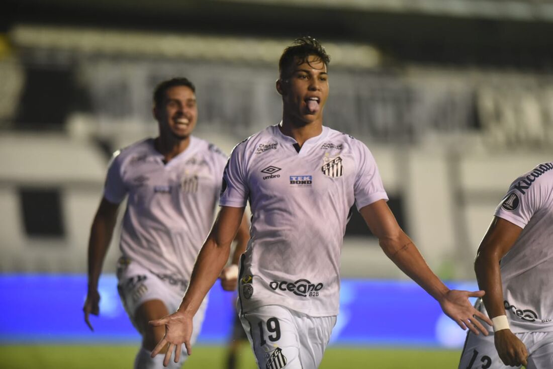 Pernambucano, Kaio Jorge anotou dois gols na goleada sobre o Grêmio