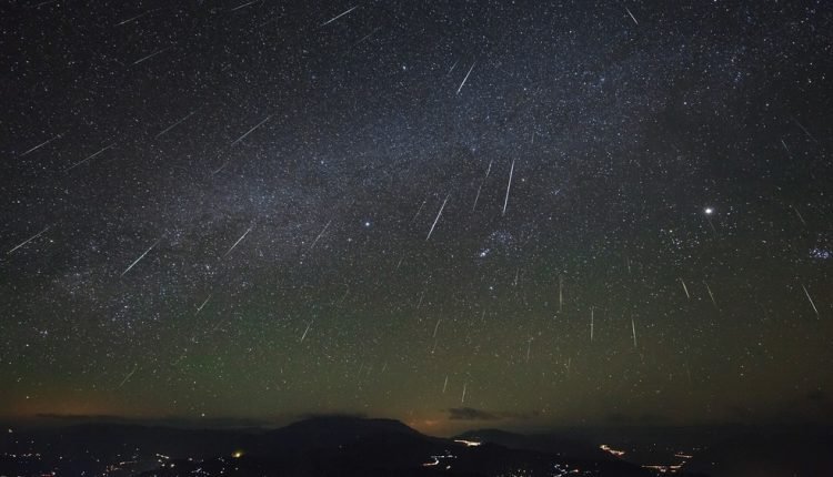 Chuva de meteoros Gemínidas: veja horário de pico e como assistir