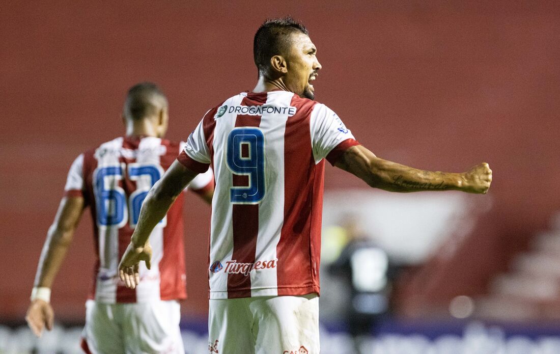 Kieza, atacante do Náutico