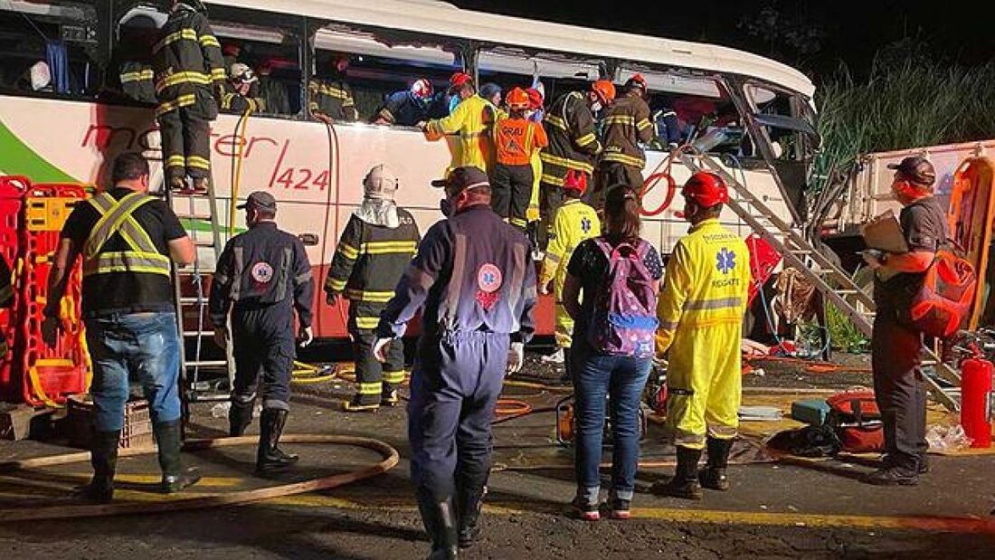 Acidente em Parapuã, SP, deixa cerca de 7 mortes